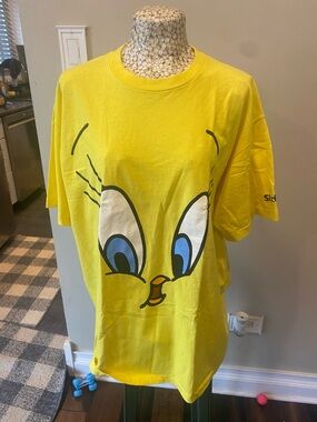 Vintage 90s Warner Bros. Yellow Tweety Graphic Short Sleeve Tee